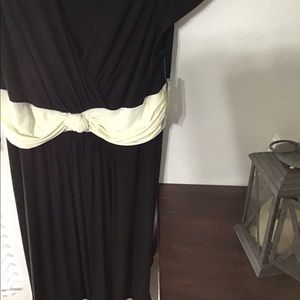 PLUS SIZE NWT JONES NEW YORK BLACK/IVORY MATTE  JERSEY DRESS WITH Ruched V-Neck